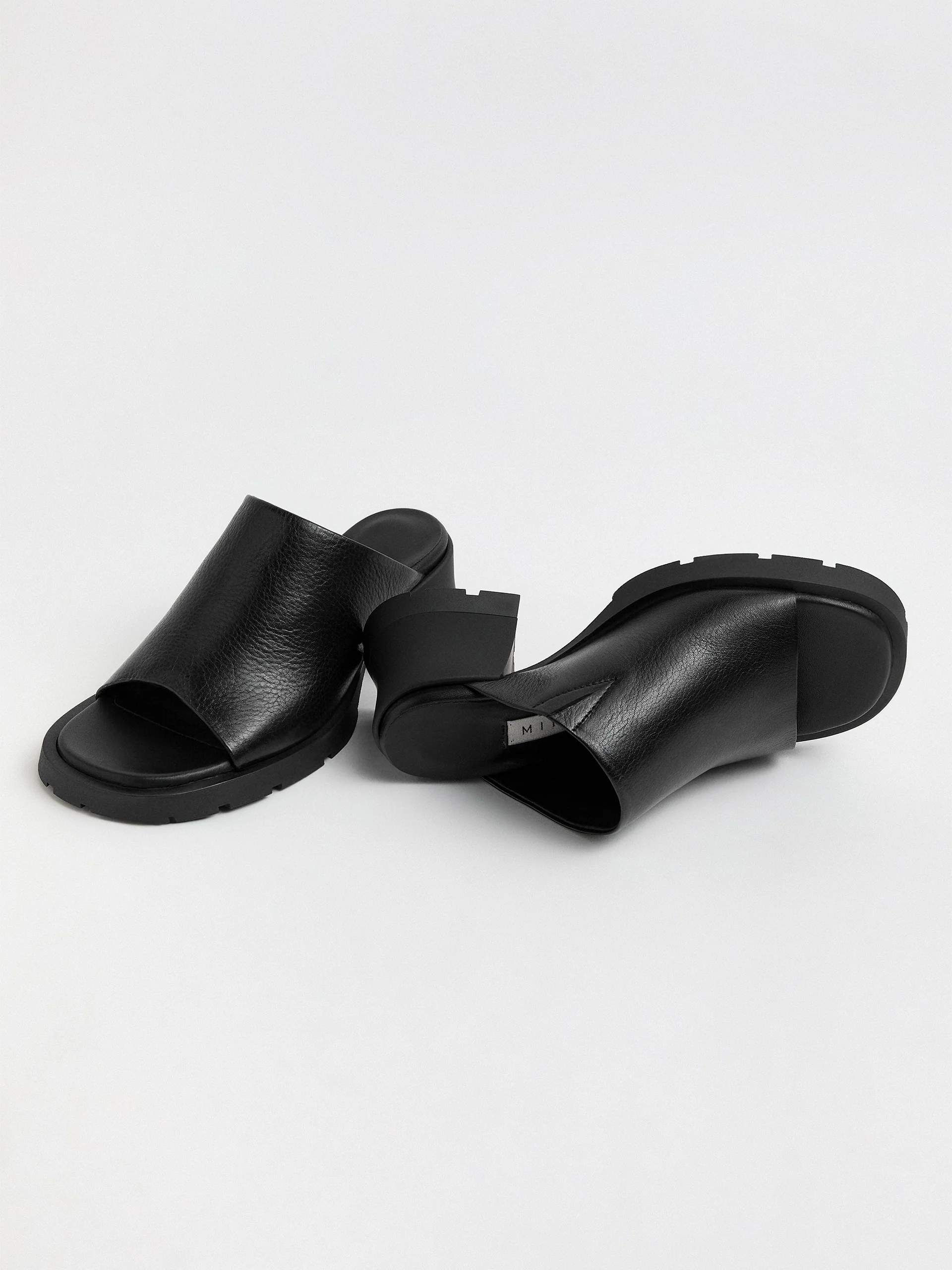 MIISTA x E8 Ini Sandal Black - Image 4